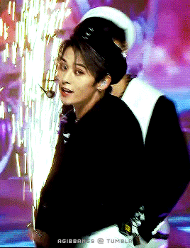 Lee Know Case 143 | Inkigayo (221016)
