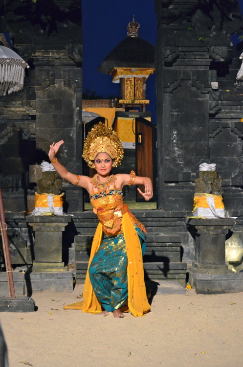 Balinese temple dancer