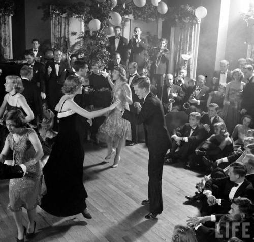 Charleston party(Martha Holmes. 1949)
