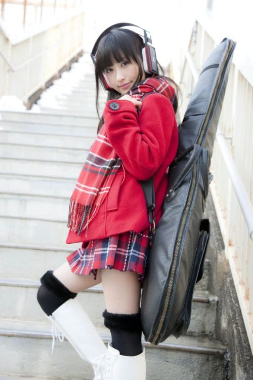 mymelodyorg:  (インディーズアイドルの女王・小桃音まいの初水着をスクープ撮！ - 週刊プレイボーイのニュースサイト - 週プレNEWSから)