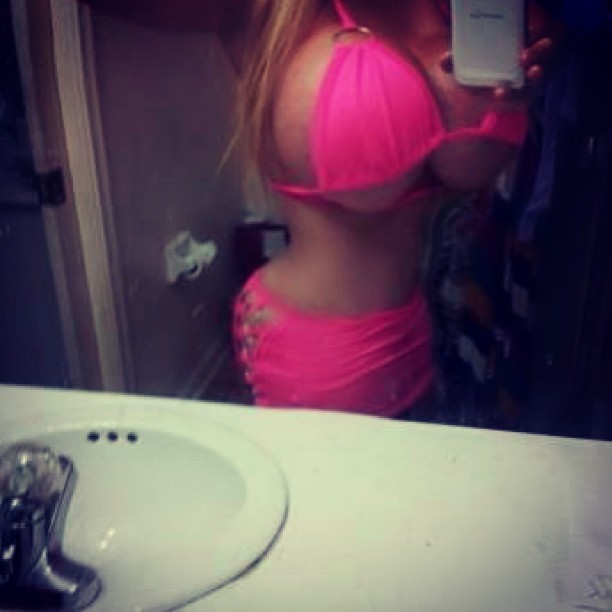 laceywildd:  #fitness #body #inspire me #workout #train#squats #ass #abs #arms #legs