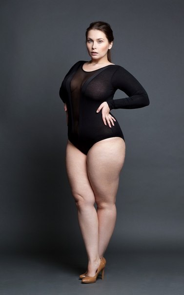 thenewbojay:  cariocablack:  Plus girl  Nothing better than a curvy woman in a one piece