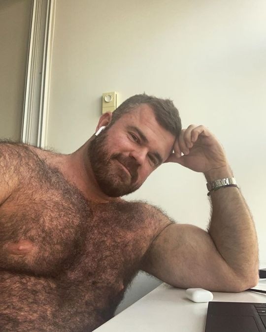 master-phish:kikbear3:This guy just really does it for me man. I bet he gives the best cuddles.🐻🐻🐻