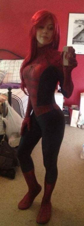 I’ve never wanted to penetrate spiderman so much in my entire life…
