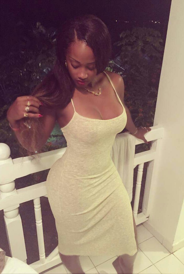 digi411:  FOLLOW THIS!  SHE&rsquo;S HOT!