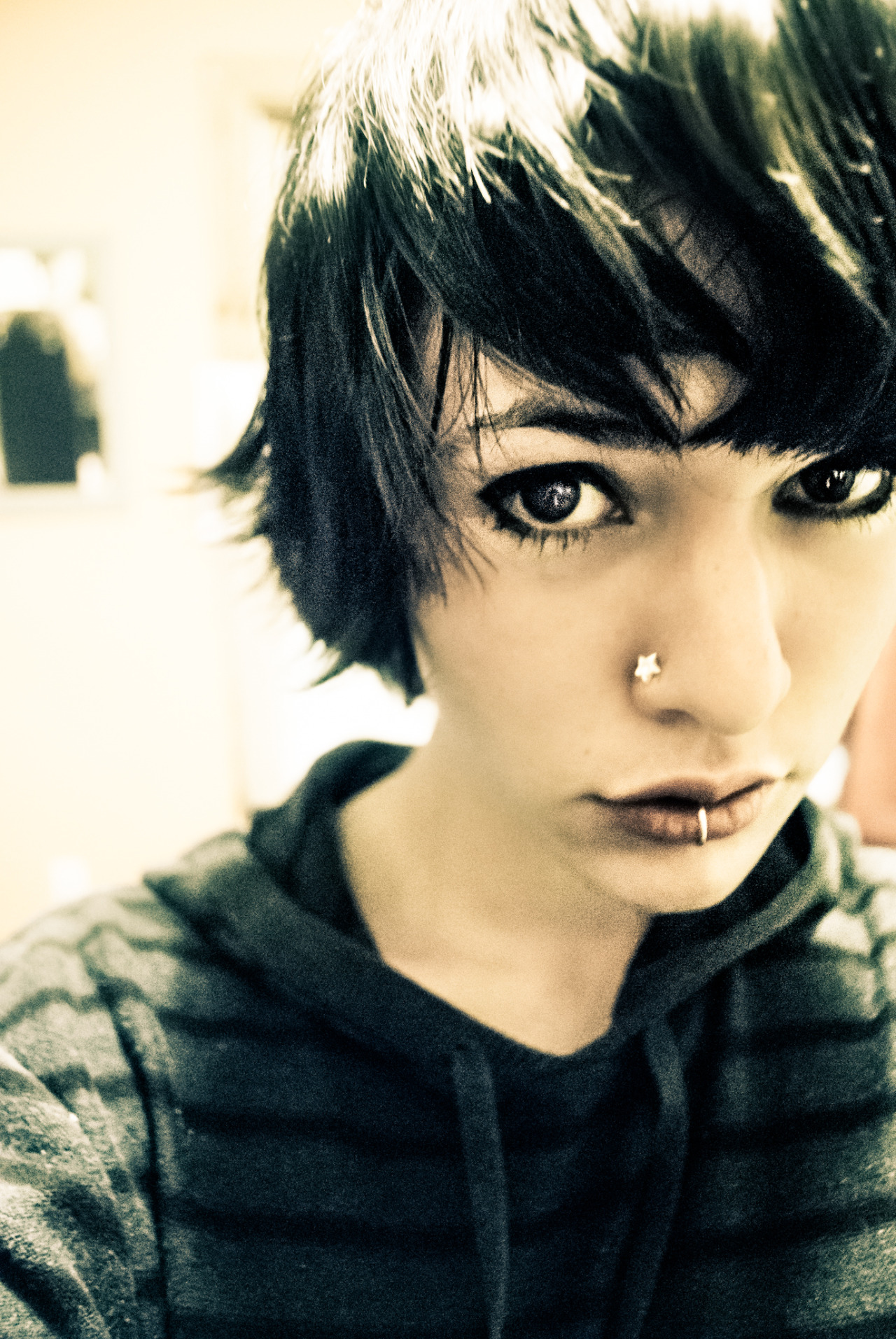 lightsactionfire:  new hairrrr. blackkk!
