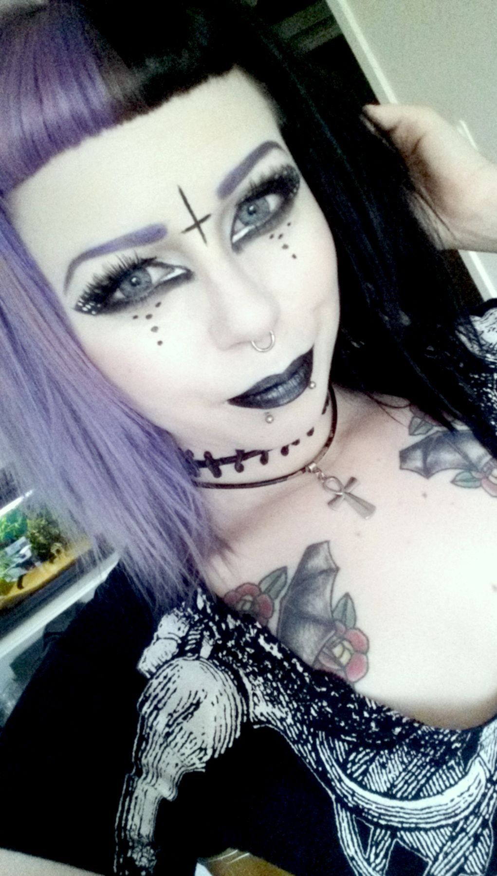 louiselafantasma:tried doing purple eyebrows today, looks pretty cute I think
