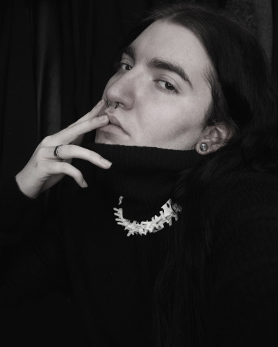 ᴠᴇʀᴛᴇʙʀᴀᴇ I somehow haven’t shared this necklace Skog added to my collection last Yule season. Knowing of my affinity for snakes and that I collect vertebrae pieces, this was the perfect gift.[he/him] |  IG: Nekromancy