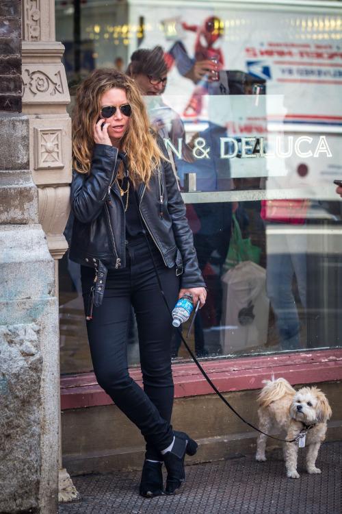 orangeskins:Natasha Lyonne walking her dog in Soho - 5/13/14