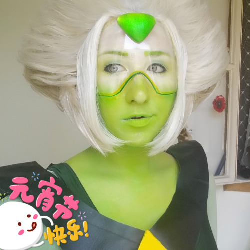gekroent:  “Hello, people of the earth-country named ‘tumblr’!”  Gem is made by https://www.etsy.com/ca/shop/HamsterParade  But now my old armsocks don’t match the new paint ahhhh this project never ends!! 