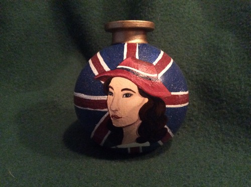 SHOP FEATURE: Hand Painted ‘Peggy Carter’ BottleThis hand painted bottle portrays Peggy Carter from 