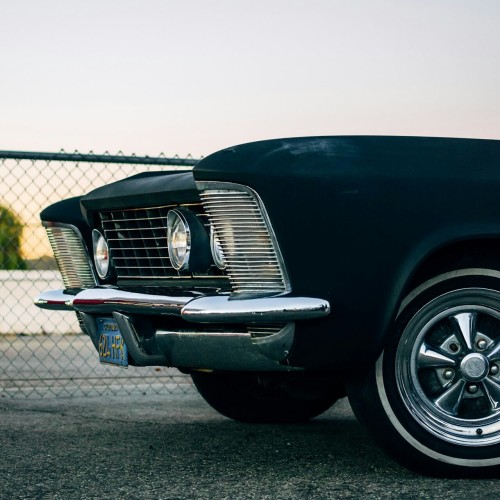 eanousa:  Dealing with dawn.  Buick Riviera. 