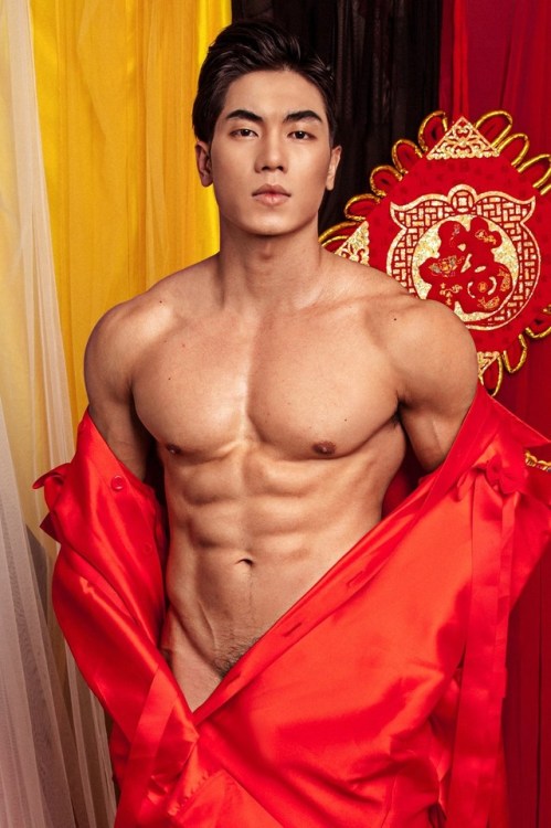 artoffreddieniem-blog:  【The Year of The Dag 狗年·组照】#Instagram摄影师&男模# 摄影师： Quang Ta （Facebook）名模 / 私家教练 Tiến Văn Lê 出镜 / ins： leefitvn ​​​​   我在微博： @森林画册        