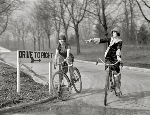 classicvintagecycling: Drive to Right.