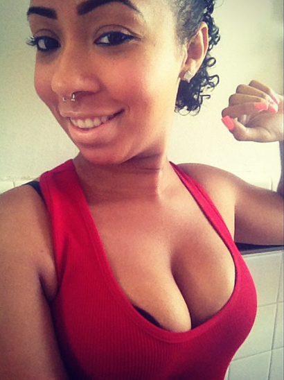 redkushkissess:  Her body is everything but her face is 🙅