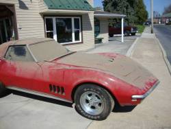 corvettes:  Barn Find 1968 Corvette 427 Convertible  Nice barn find!