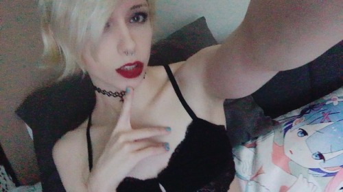 potentialghost: Selfies I took before today’s cam sesh! Was a lot of fun :3 99% of the lipstick got rubbed off on my fingers, guess I just can’t keep things out of my mouth   I’m the vampire queen >:3 wore fangs most of the show 