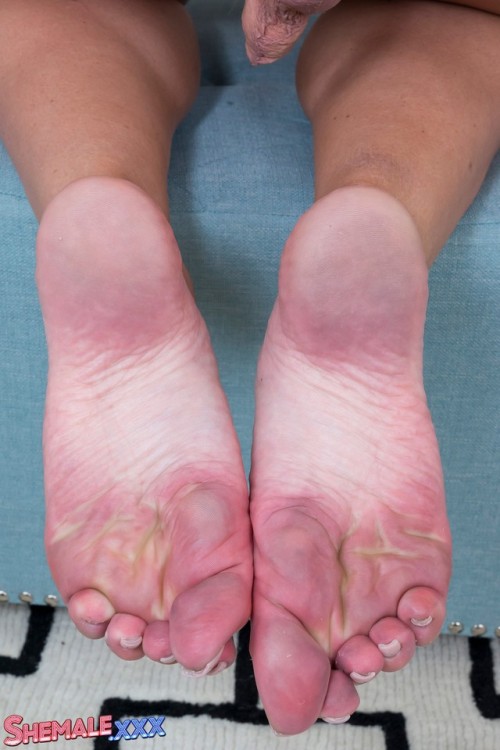 tgirl-feet-dick-love: joestrannyfeetworld:Damn Marissa Minx is a bad bitch! I agree
