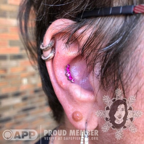 fresh #conchpiercing with jewelry from @industrialstrength  (at DRAGON FX KINGSWAY)