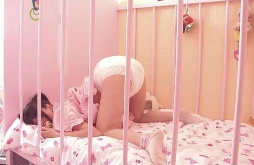 babiedforever:  A beautiful picture of a Baby Girl sleeping in a babylike position,