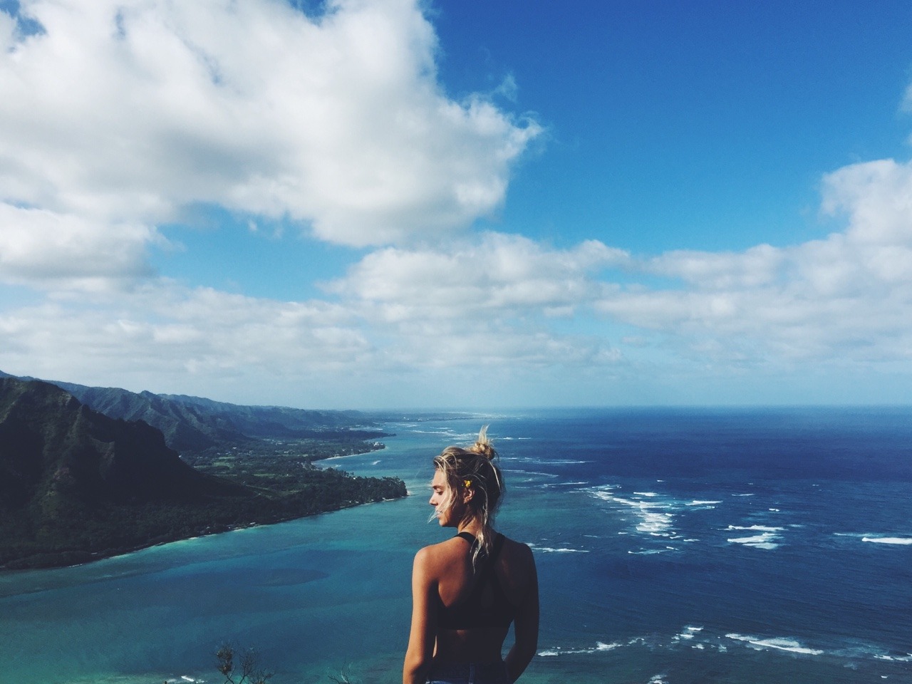 surfursparadise:  sunshineandsmiles:  jayalvarrez:  Beauty in the bay by jayalvarrez