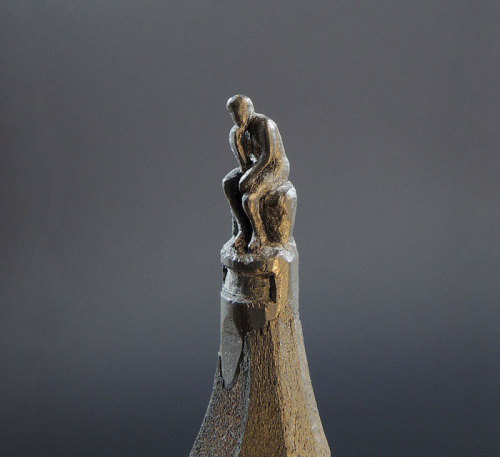 boredpanda:   Stunningly Detailed Sculptures Carved From Pencil Tips By Bosnian Artist     Beeeeesssssstiaa O.O