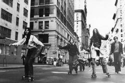 historicaltimes: New Yorkers roller skate