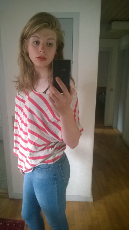 swordmaiden:  Hello Weekend! This weekend will be fun, but I am really looking forward to Monday for