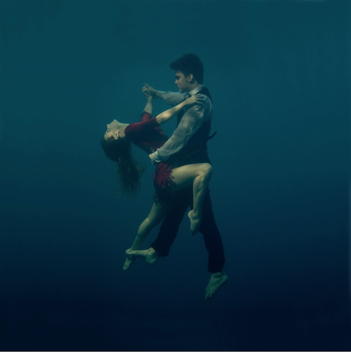 singyoularityisheretostay:  Underwater Tango by Katerina Bodrunova (Photographer).