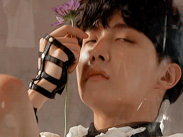 kimnamtaejin:send me your bias + ______hobi + flowers for @outrobluesides (cr.)+ bonus: an actual fl