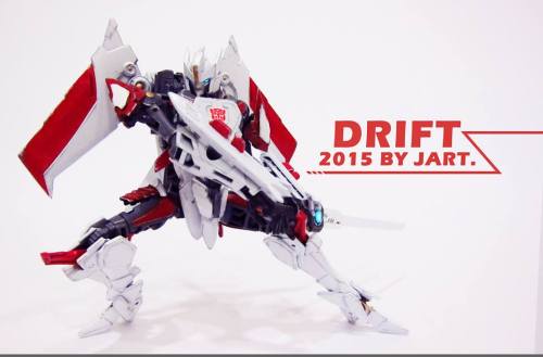 Fully transform-able MTMTE styled Drift remolded from BH Starscream. Crafted by the amazing 曾郝兎 on F