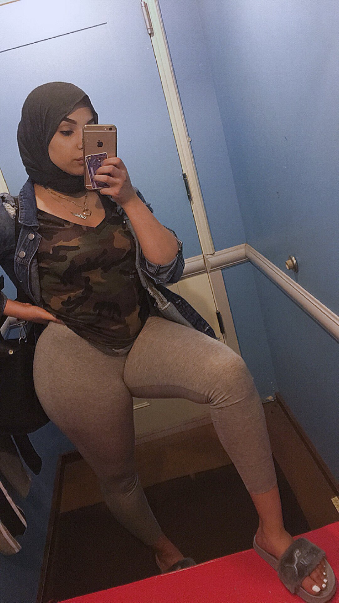 gurillaboythamane:  slutshoejabi:     SO SEXY 🤩🤩😍 SO PRETTY 🤩😍😍