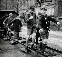 indypendenthistory:  Berlin school children