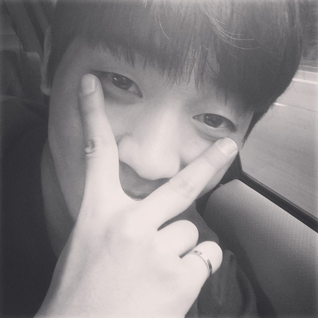 fyteensontop:   웃어요 :-) #브이 #대교 #차  Smile :-) #V #Uni #Car trans.
