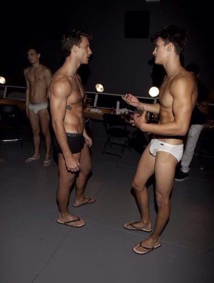 2hot2bstr8:  2 studs with hot as hell legs, feet, and bulges striking up a convo……..mmmmm