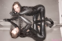 clfetishart:liquid latex