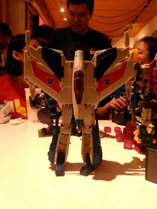 Hasbro borrowed Cw Starscream for TFND forum gathering 