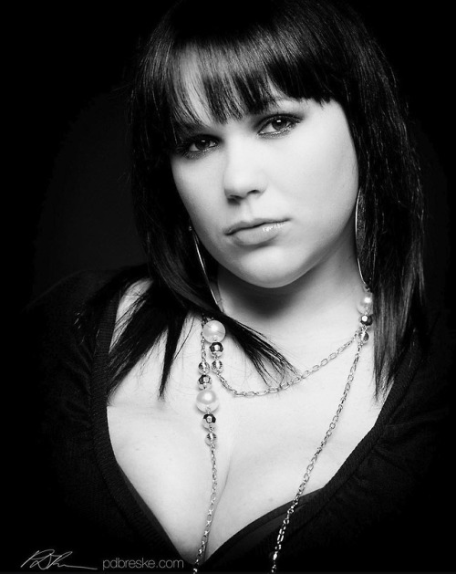 mrs-sniper:  This is the amazing Yendri Diaz. She does not seem to have twitter. 