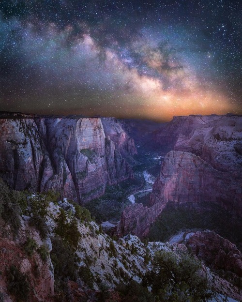 theencompassingworld:Milky Way over Zion National Park, Utah