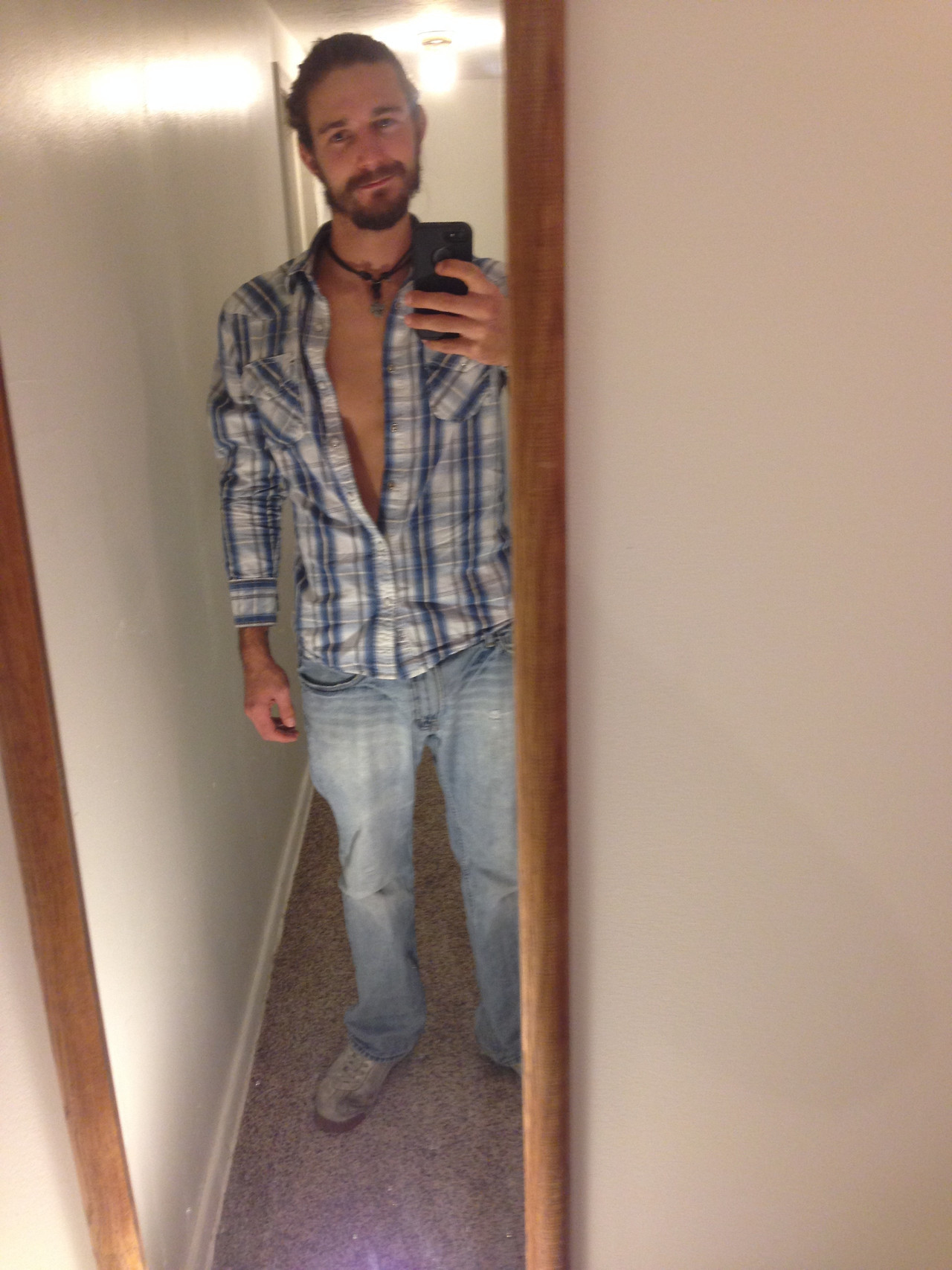 wilmingtonncyummy:    Yum  Handsome lad.