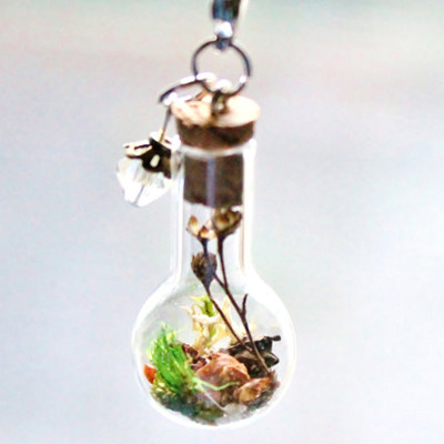cute-thangsss:  If you’re a nature lover, then you know just how calming the outdoors  can be. That’s why it can be beneficial to carry a piece of Mother  Nature with us, especially when we’re surrounded by four walls. Luckily,  Etsy shop Teeny
