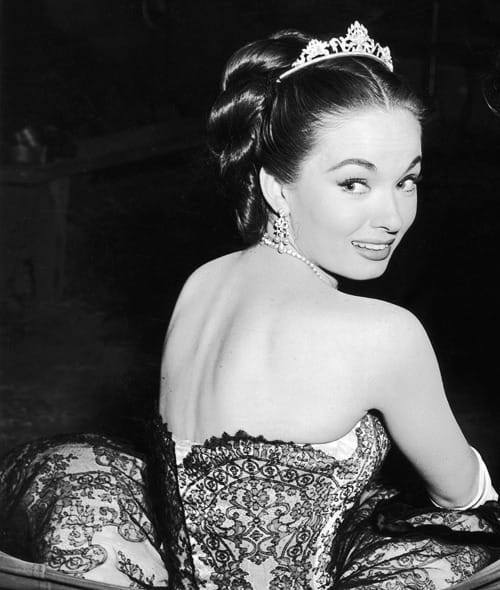 Ann Blythhttps://painted-face.com/