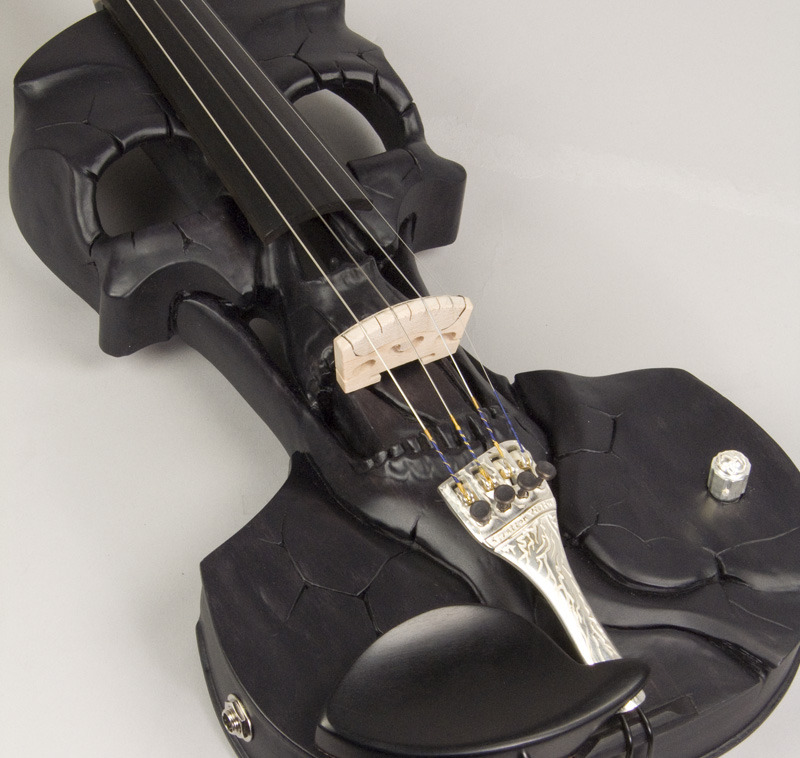 dontbeanassbutt:  moshita:  Skull Violin Stratton Violin  *devil went down to georgia