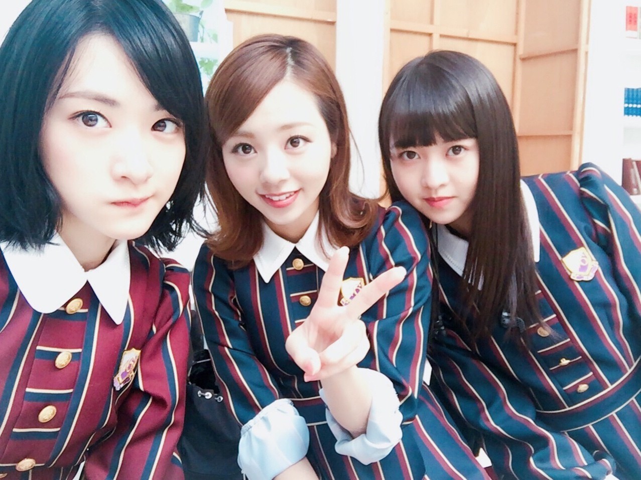 omiansary:  http://blog.nogizaka46.com