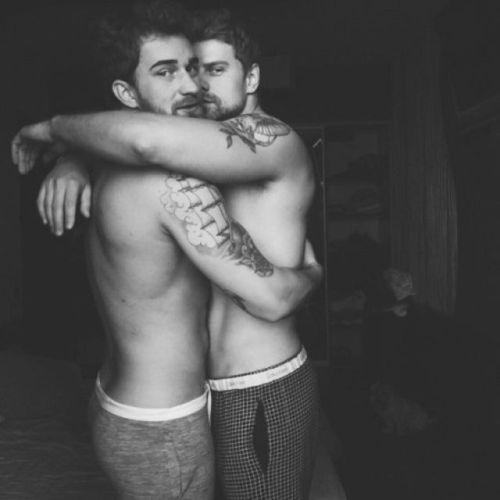 omgaylove:  http://omgaylove.tumblr.com/