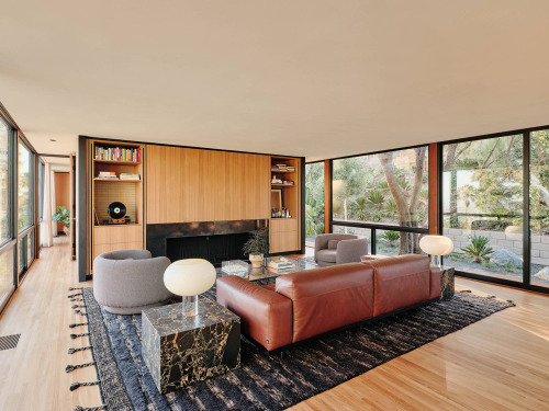 moodboardmix:Moore House, Los Feliz, Los Angeles, California,Built in 1965, the Moore House was desi