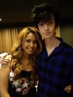 villegas-news:  June 6: Jasmine with fans in NYC 