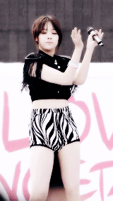  Minah looking amazing during Female President live performance 