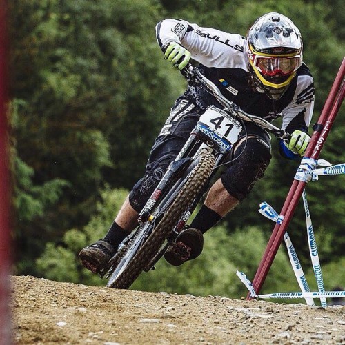 extremesportscompany: @wynmasters cutting it in tight, maybe too tight at Fort William sick shot tha