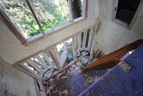 An abandoned Victorian tree house somewhere in South Florida